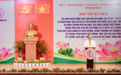 PHƯỜNG BÀN CỜ KỶ NIỆM NGÀY SINH CHỦ TỊCH HỒ CHÍ MINH VÀ TRAO BẰNG KHEN CHO CÁ NHÂN, TỔ CHỨC CÓ THÀNH TÍCH XUẤT SẮC 