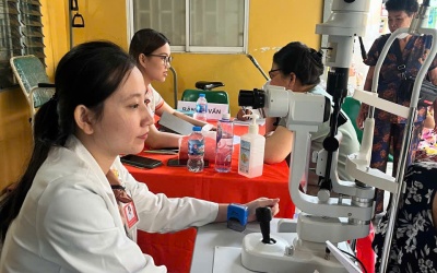 Khám mắt từ thiện